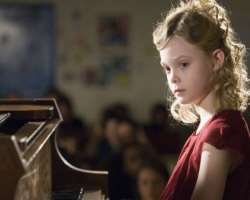 Besides being a wonderful actress, the actress has also learned how to play the piano.